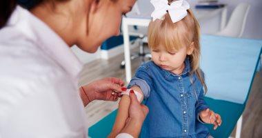 ماذا يحدث لصحة طفلك عند تأخر تناول التطعيمات الأساسية