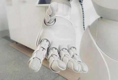 علماء يطورون "أدمغة" صغيرة تمكن الروبوتات من الإحساس بالألم