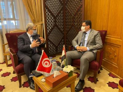 وزير الخارجية يبحث مع نظيره التونسي سبل تفعيل اللجان العليا المشتركة بين البلدين