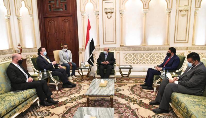 الرئيس هادي يستقبل المنسق المقيم للأمم المتحدة لدى اليمن
