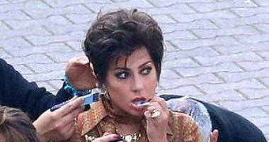 ليدي جاجا تغسل أسنانها في اللمسات الأخيرة من فيلمها House Of Gucci