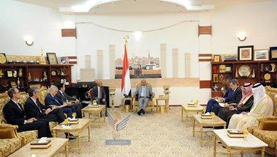 الرئيس هادي يُحمًل الدول العشر الراعية للمبادرة الخليجية مسؤولية أمن وإستقرار اليمن - ويكشف عن الآلية التي تم بها تكليف بن مبارك لرئاسة الوزراء