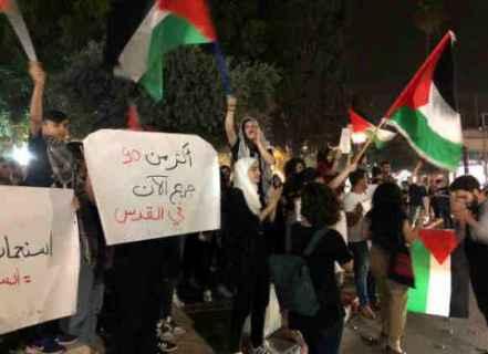 أردنيون يزحفون نحو الحدود الفلسطينية ويطالبون بفتح الحدود