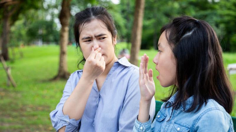إليك أسهل 4 طرق للتخلص من رائحة الفم الكريهة