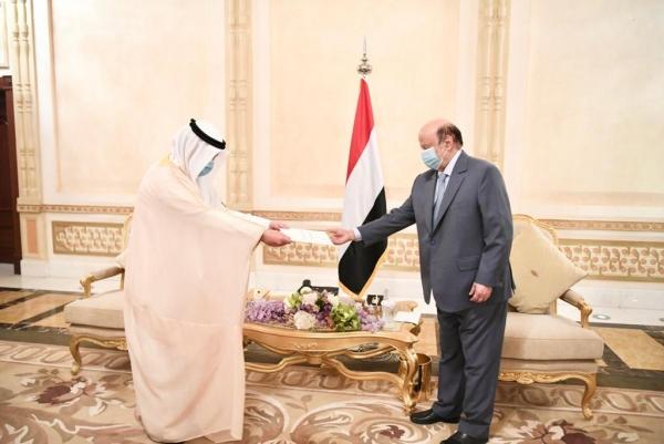 وزير الخارجية الكويتي يسلم الرئيس هادي رسالة من أمير الكويت 