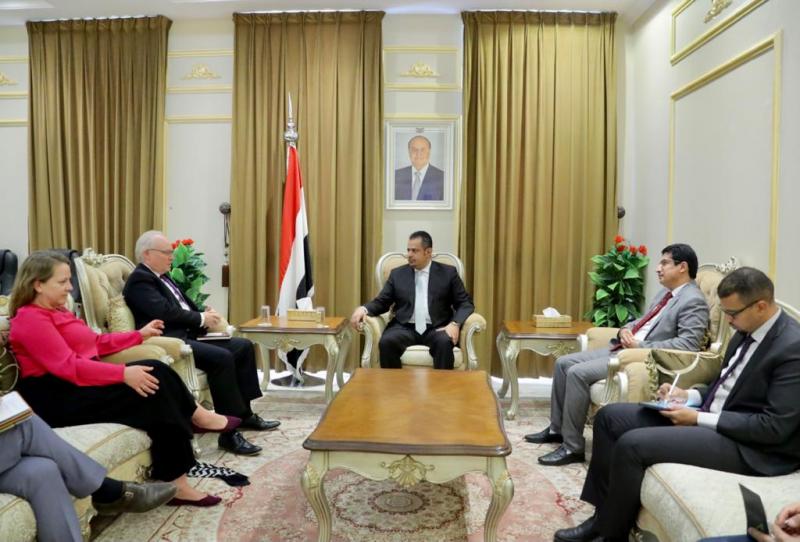 رئيس الوزراء يستقبل المبعوث الأمريكي الخاص الى اليمن