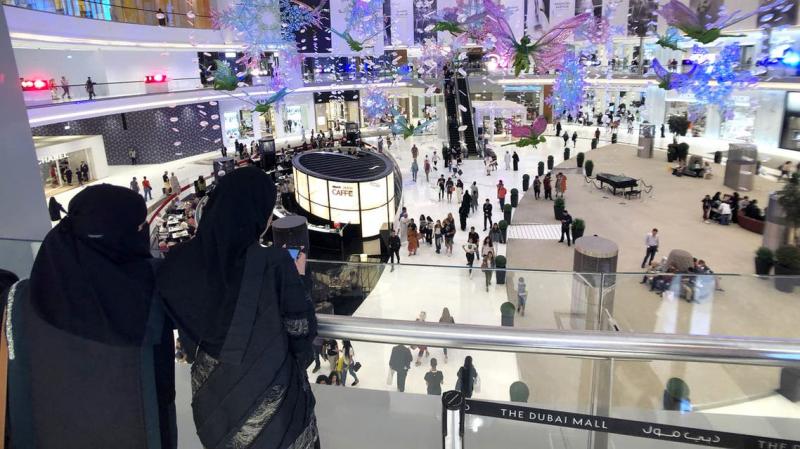 الكشف عن 8 وظائف بالمجمعات التجارية في السعودية يُمنع عمل الوافدين بها