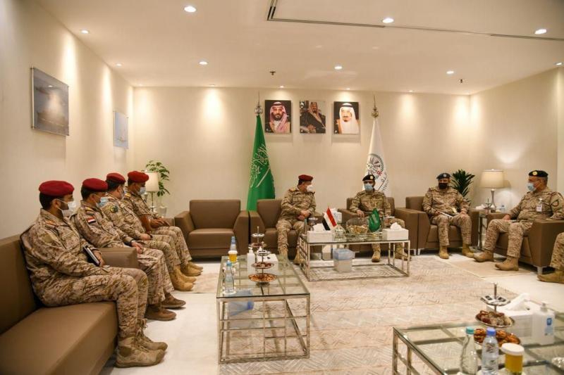 المقدشي يزور قيادة القوات المشتركة ويلتقي نائب رئيس الأركان السعودي( صور)