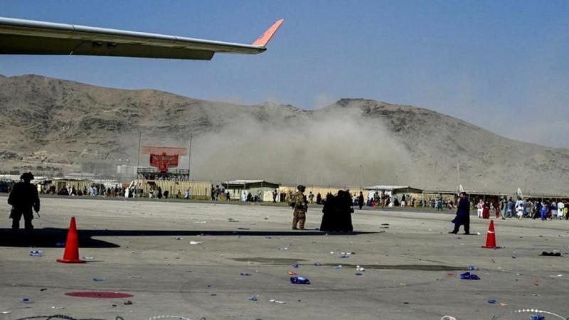 عشرات القتلى والجرحى بينهم أمريكيين في تفجير إستهدف مطار كابل .. وداعش يتبنى العملية