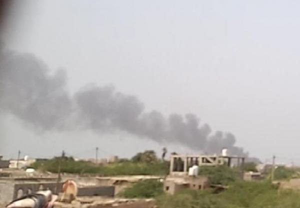 صواريخ باليستية حوثية وطيران مسير يستهدف ميناء المخا أثناء تواجد وفد حكومي