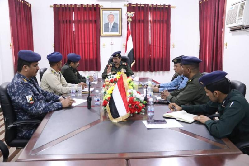 وزير الداخلية يناقش مع مدراء الاجهزة الأمنية التحديات الأمنية بوادي حضرموت