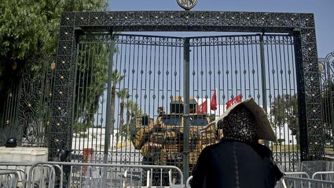 البرلمان التونسي يندد بتعطيل الدستور ويرفض "السطو" على صلاحياتة 