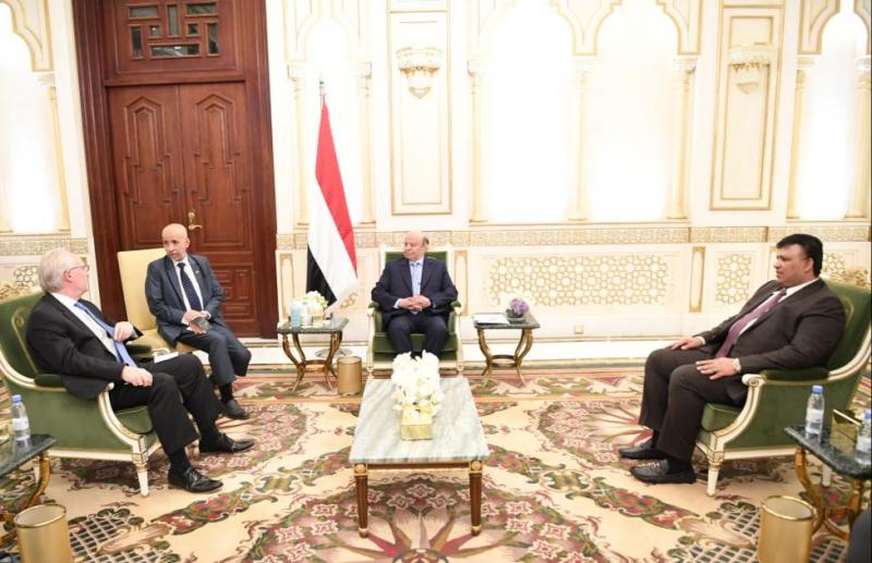 الرئيس هادي يستقبل المبعوث الامريكي الى اليمن