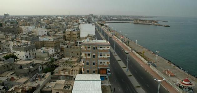 محلل عسكري يطالب قيادة وزارة الدفاع بالتوضيح عقب سيطرة الحوثيين على مواقع إنسحبت منها القوات المشتركة في الساحل الغربي