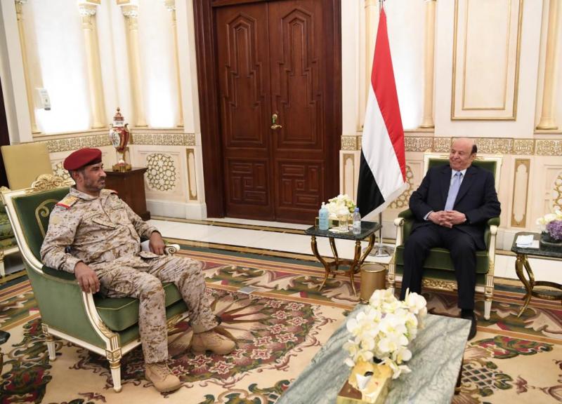 الرئيس هادي يستقبل رئيس هيئة الأركان ويشيد بجهود قوات الجيش