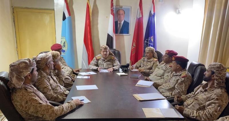 قيادة وزارة الدفاع تناقش سير العمليات القتالية وتشيد بتضحيات الجيش والمقاومة