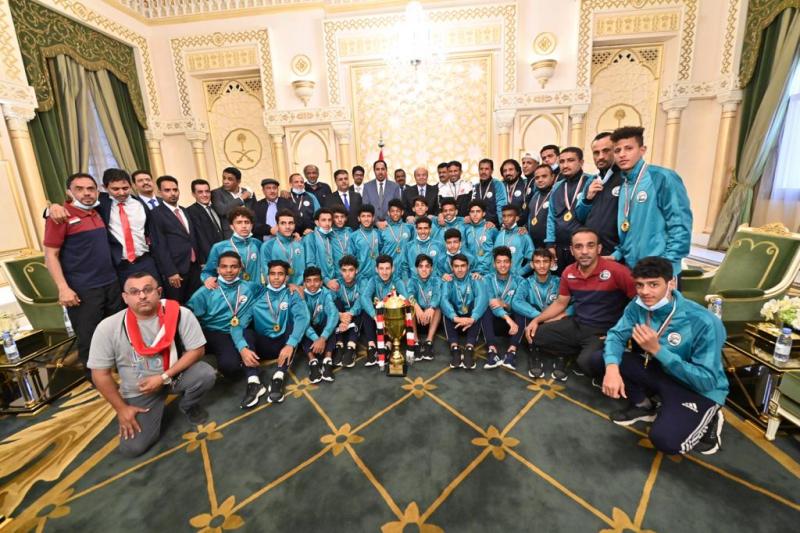  بالصور .. الرئيس هادي يستقبل بعثة المنتخب الوطني لكرة القدم للناشيئن ( أبطال غرب آسيا)