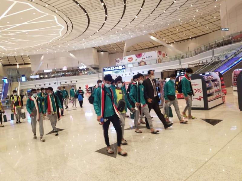 بالصور . المنتخب الوطني للناشئين يصل مطار جده ويتوجه إلى قطر لحضور نهائي كأس العرب