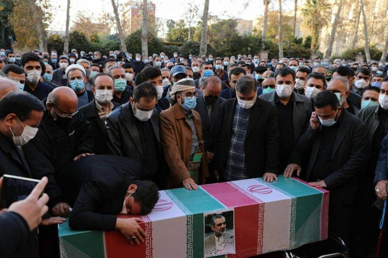 بالفيديو والصور .. تشييع حسن إيرلو في إيران وسط بكاء المشيعين