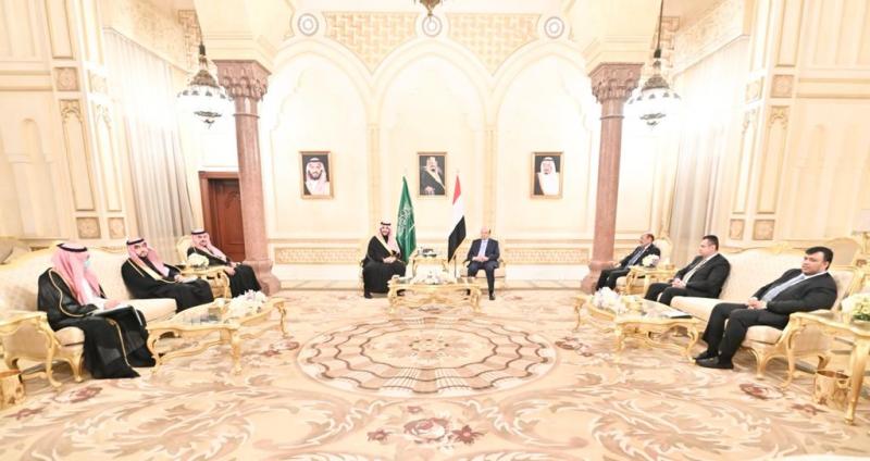 الرئيس هادي يستقبل نائب وزير الدفاع السعودي الأمير خالد بن سلمان