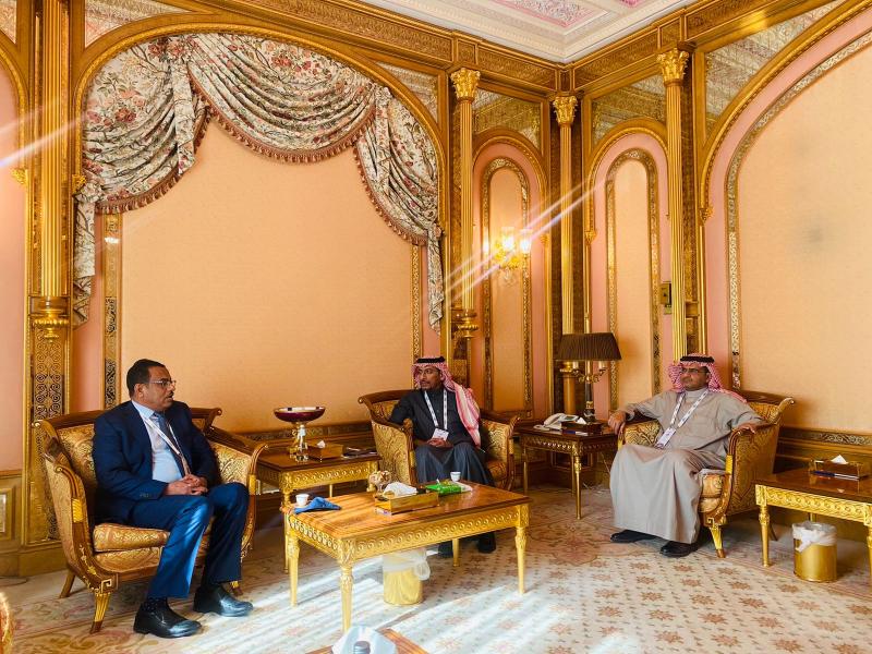 وزير النفط " با عبود " يبحث مع وزير الصناعة والثروة المعدنية السعودي التعاون في مجال التعدين