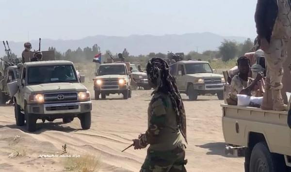 محافظ شبوة يوجه بإخراج قوات الجيش من أحد المعسكرات لتحل محلها قوات تابعة للإنتقالي ( صوره)