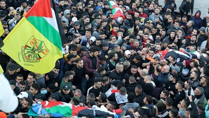 آلاف الفلسطينيين يشيّعون جثامين شهداء نابلس الثلاثة