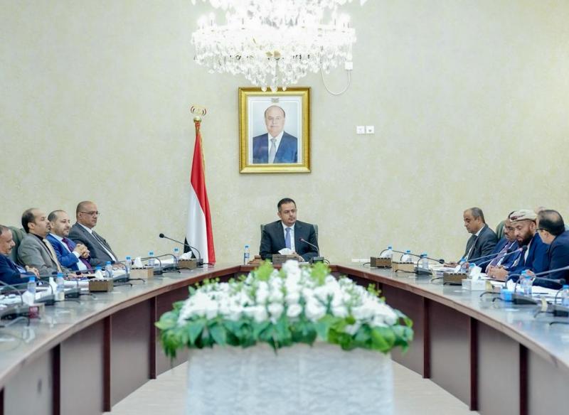 رئيس الوزراء يترأس في العاصمة المؤقتة عدن الاجتماع الدوري لمجلس الوزراء