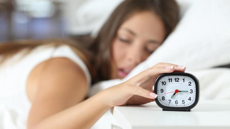 كم ساعة من النوم العميق يحتاج الإنسان لصحة أفضل؟