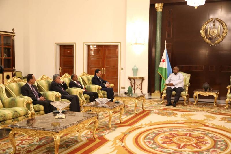 الرئيس الجيبوتي يستقبل وزير الخارجية " بن مبارك "