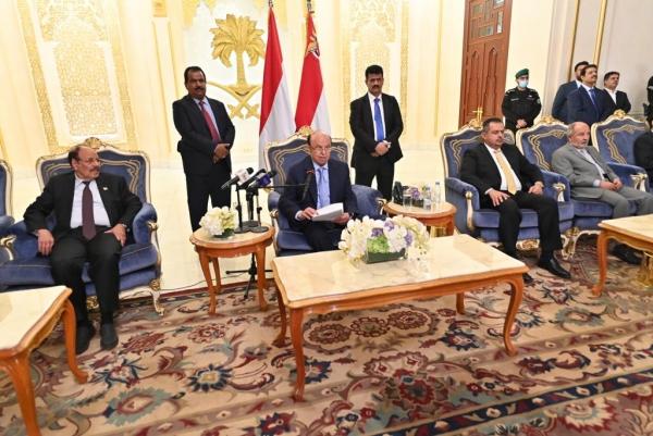 الرئيس هادي يدعو دول الخليج لتقديم حزمة اقتصادية عاجلة لليمن ويوجه دعوه للحوثيين
