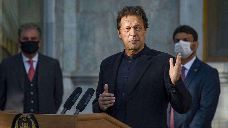 البرلمان الباكستاني يحجب الثقة عن عمران خان