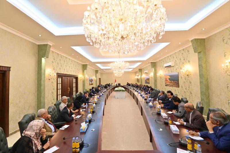 مجلس القيادة الرئاسي يعقد أول اجتماع مع هيئة التشاور والمصالحة وتوافق على هيئة الرئاسة ( الأسماء)