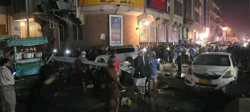 بالصور .. سقوط طائرة وسط العاصمة صنعاء
