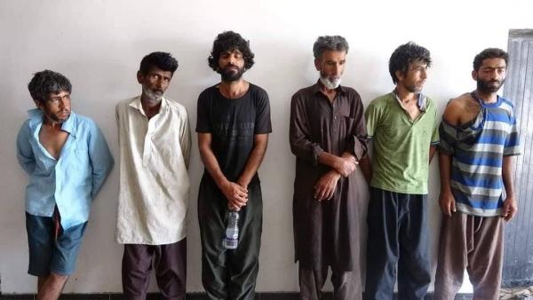 الأجهزة الأمنية في المهرة تحيل 6 إيرانيين من مهربي المخدرات إلى النيابة الجزائية بحضرموت ( صورة)