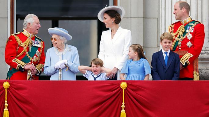 من يدفع موازنة العائلة المالكة في بريطانيا؟