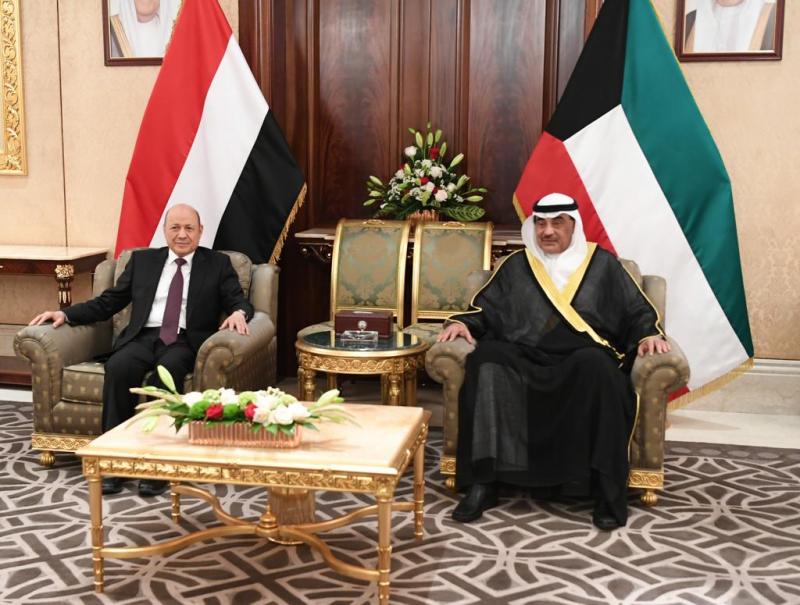بالصور .. رئيس مجلس القيادة يصل الكويت في مستهل جولة خارجية لحشد الدعم للاصلاحات الاقتصادية والخدمية