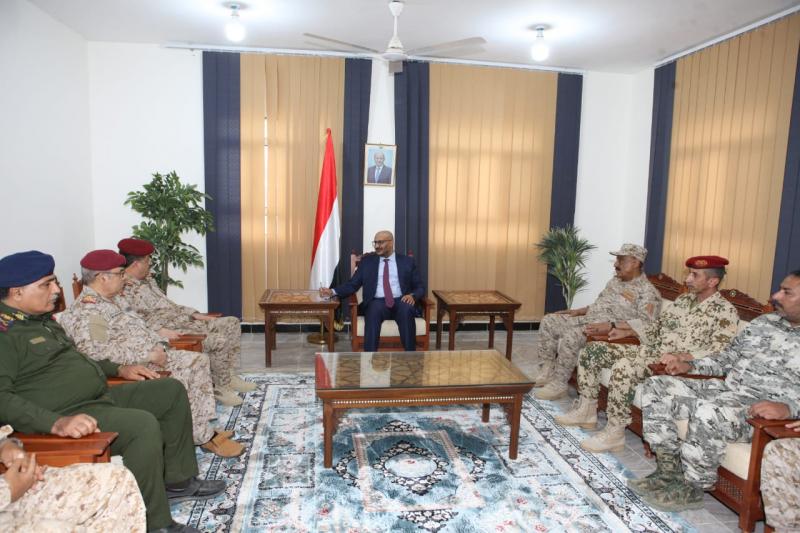 طارق صالح يلتقي وزير الدفاع
