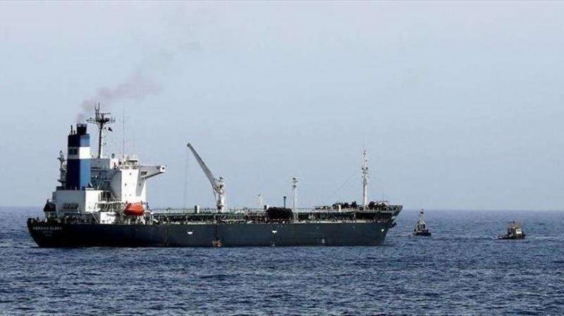 الحوثيون يعلنون عن وصول سفن وقود إلى ميناء الحديدة