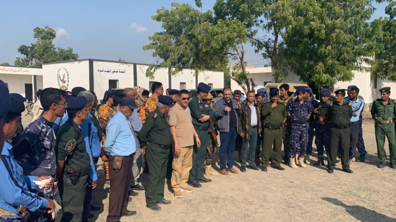 اللجنة الأمنية والعسكرية تزور الأجهزة والمنشآت الأمنية في أبين