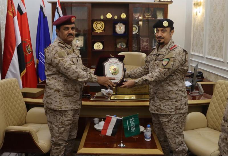 وزير الدفاع يستقبل القائد الجديد لقوات التحالف في عدن