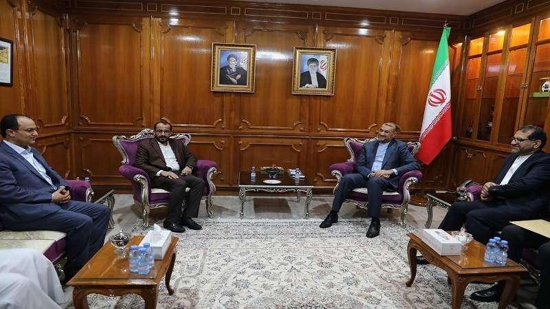 وزير الخارجية الإيراني يلتقي وفد الحوثيين في مسقط ( صورة)