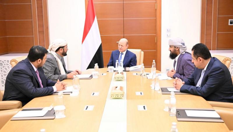 مجلس القيادة الرئاسي يثمن الاجراءات الحكومية للحد من تداعيات الهجمات الارهابية الحوثية