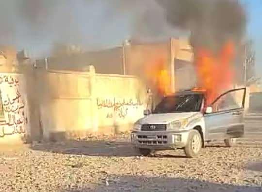 مواطن يضرم النار في سيارته إحتجاجا على فساد محاكم ونيابات محافظة ذمار