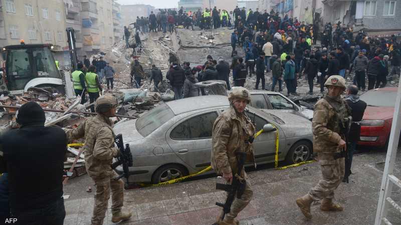 أكبر زلزال تشهده تركيا منذ قرن.. أكثر من 12 ألف قتيل وجريح وعائلات تحت الأنقاض