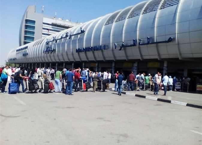 منع عشرات اليمنيين من دخول القاهرة بعد تعليق رحلة لليمنية