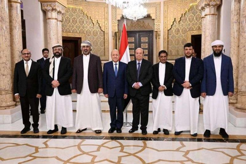 أول ظهور للرئيس هادي برفقة رئيس وأعضاء مجلس القيادة الرئاسي