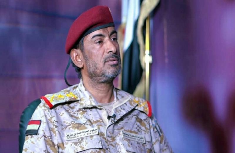 رئيس هيئة الأركان يهنئ المحتجزين المفرج عنهم من سجون الحوثيين