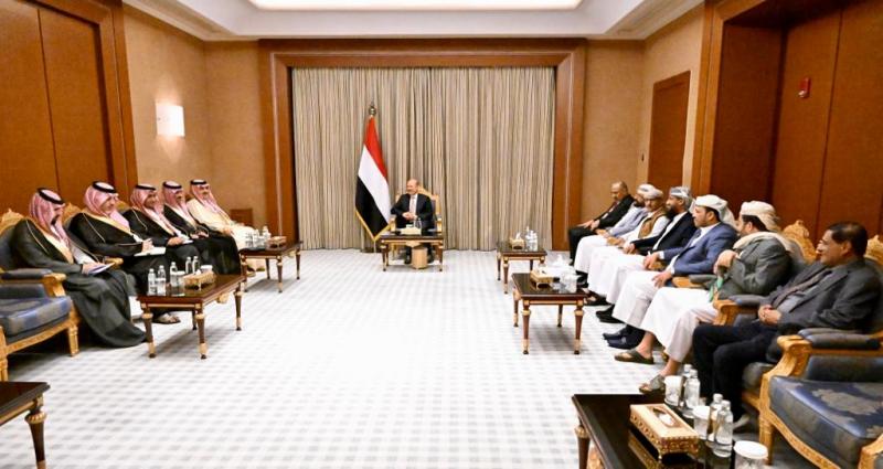 رئيس مجلس القيادة الرئاسي واعضاء المجلس يستقبلون فريق التواصل السعودي في اليمن