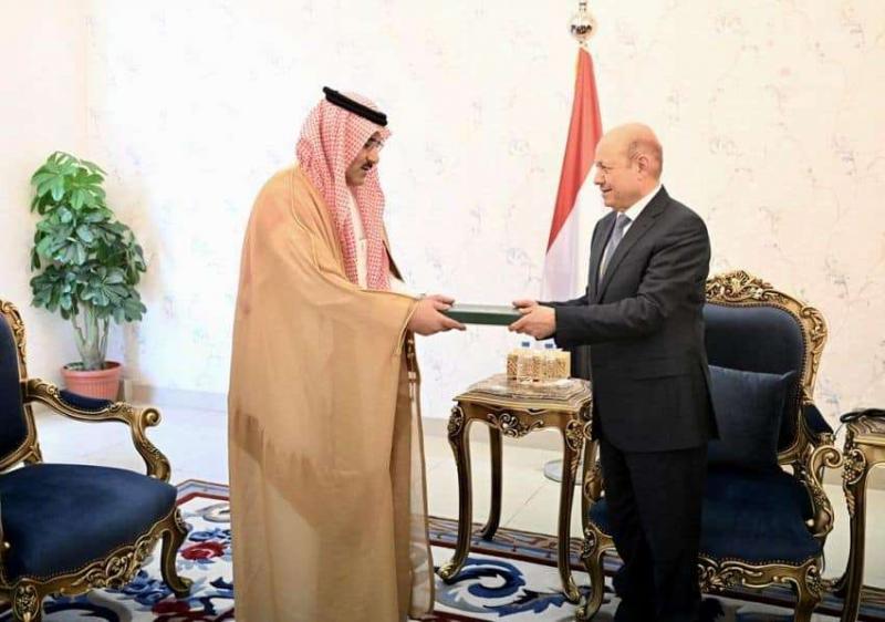 الرئيس العليمي يتسلم دعوة من خادم الحرمين الشريفين لحضور القمة العربية